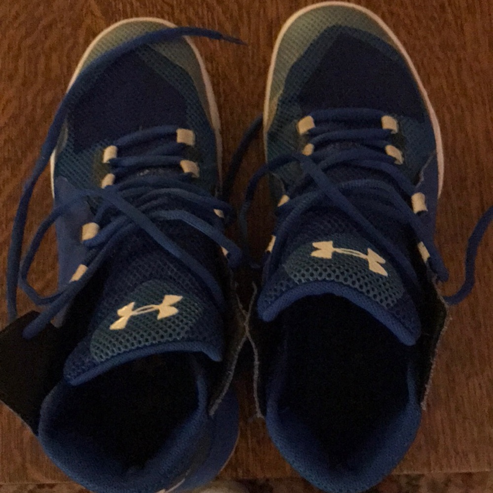 Under Armour boys high top basketball shoes